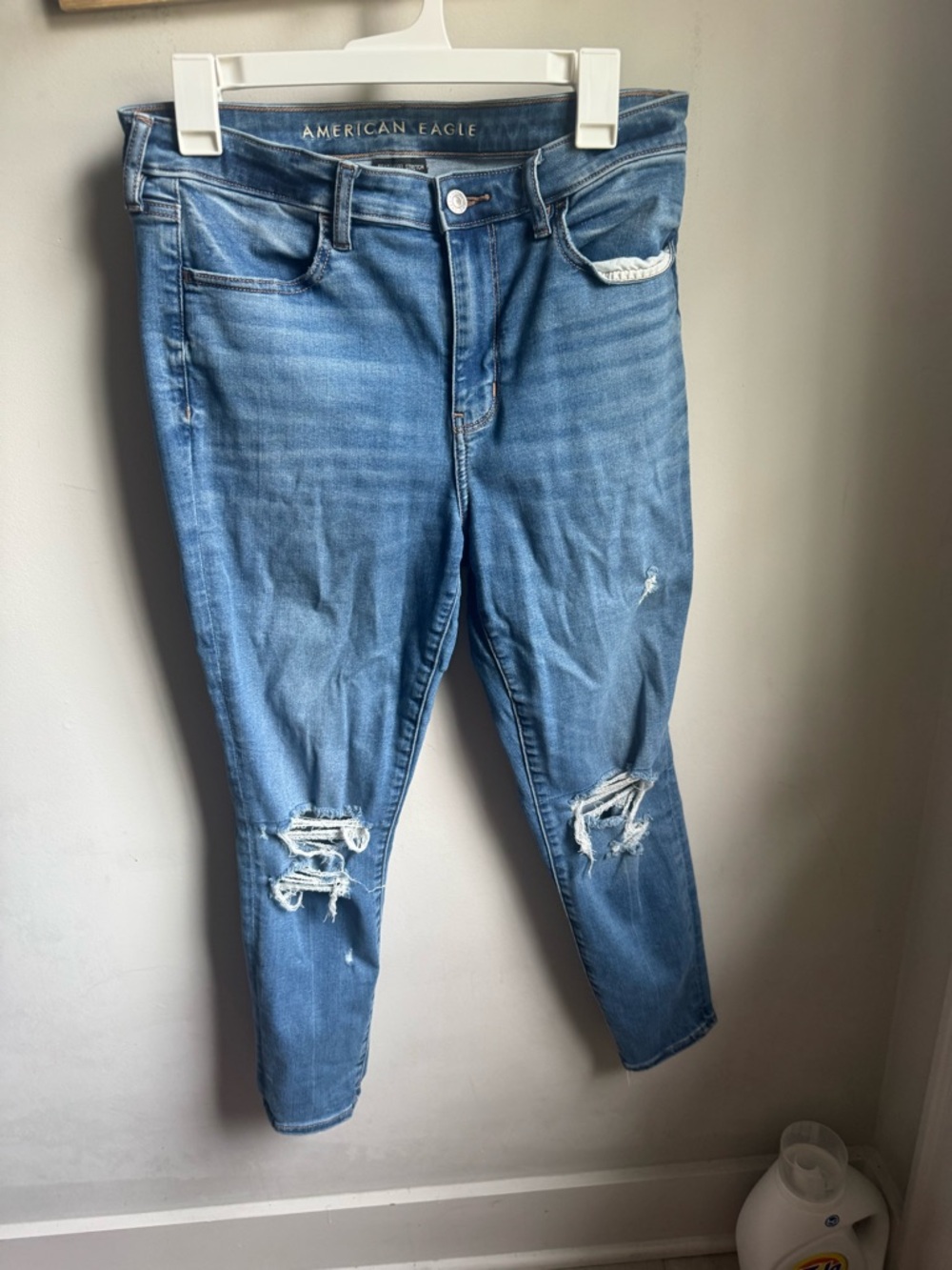 American Eagle Outfitters Women’s Light Blue Distressed Skinny Jeans